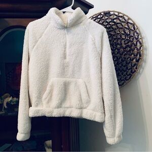 Aero Women’s M White Fleece 1/4 Zip Sweater Pullover Teddy Winter Comfy